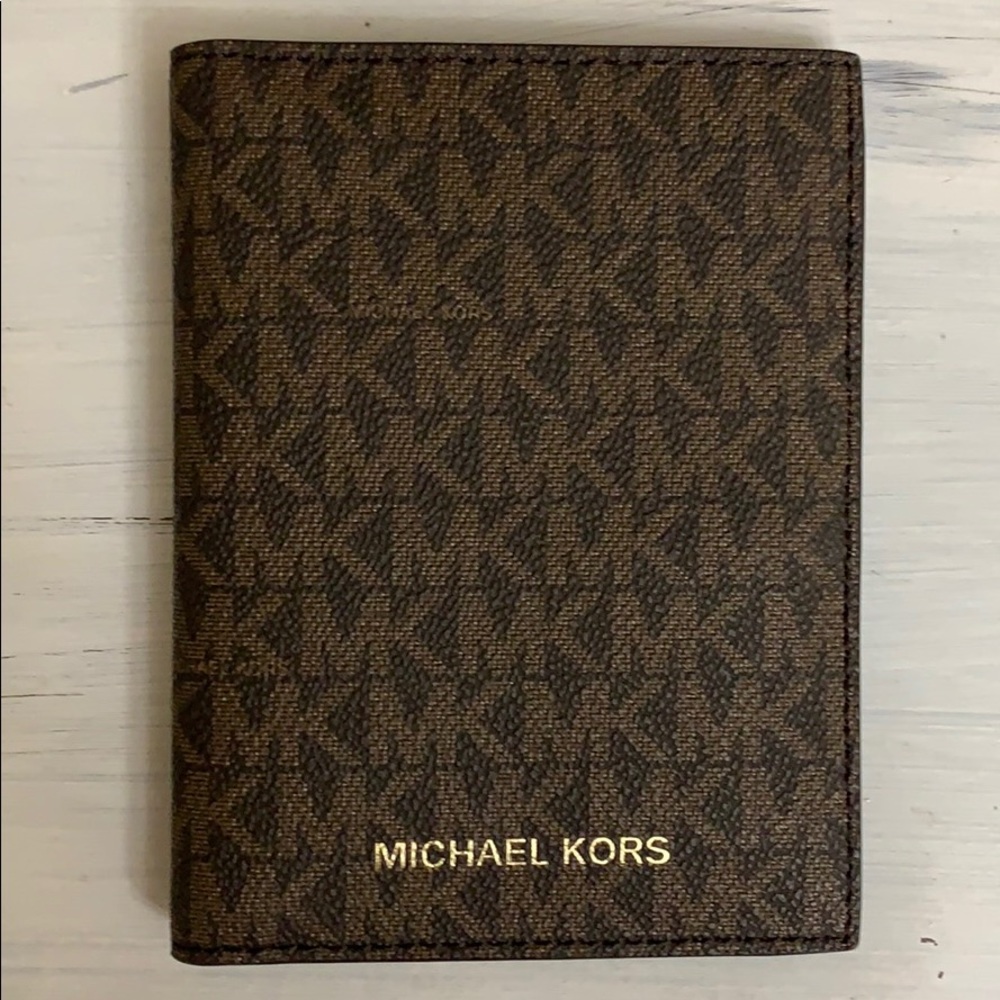 Michael Kors Passport holder & wallet